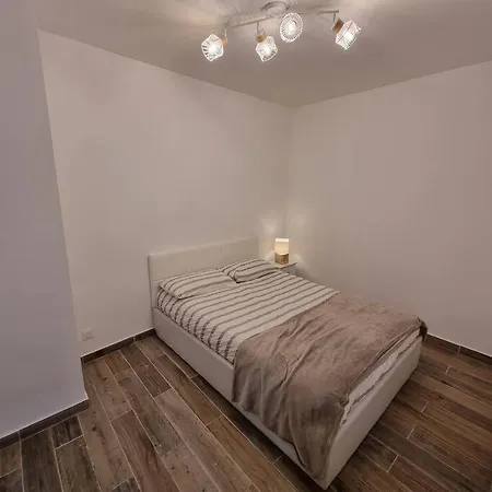 3 Pieces Refait A Neuf. Centre-ville. Apartment