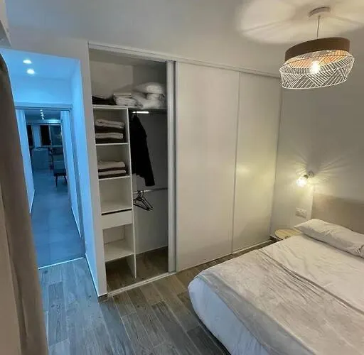 3 Pieces Refait A Neuf. Centre-ville. * Μεντόν